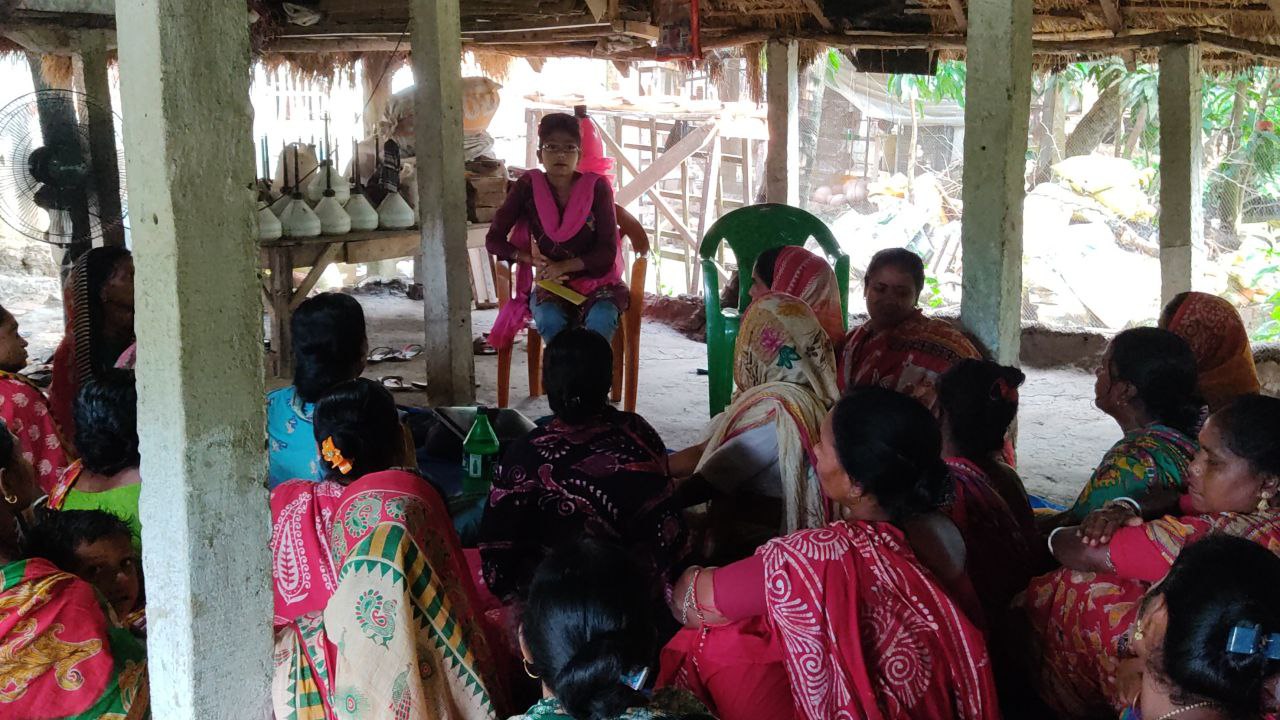 Community Correspondent Krishna Mondal talking to her community members about combating trafficking in Sundarban district, West Bengal.